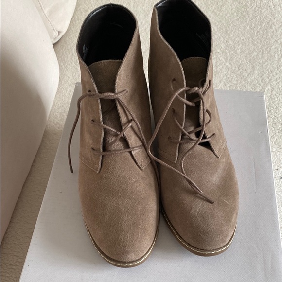 Bjorndal Brown Ankle Boots with Lace-Up Design - Picture 2 of 7